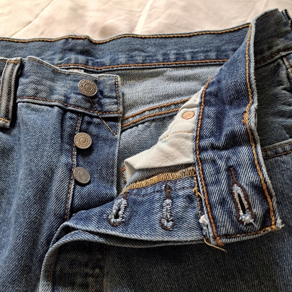 Levi's | Blue jean distressed short shorts women's 501 - Picture 5 of 15